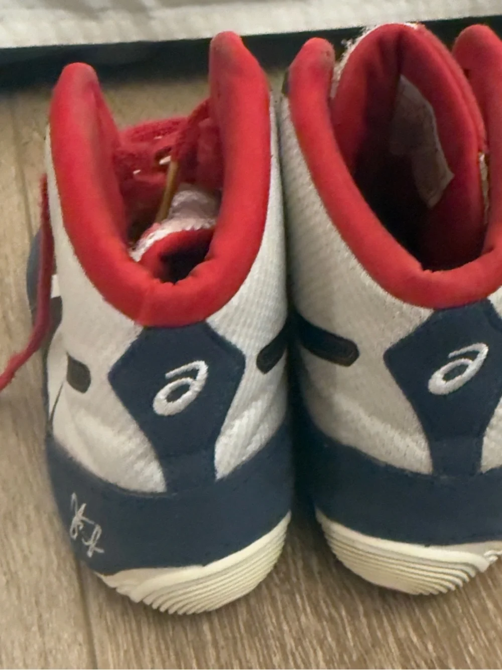 ASICS Kids Red, Navy and White High-Top wrestling Shoes, size 3.5 US